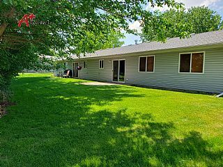 Building Photo - Three bedroom two bathroom twin home