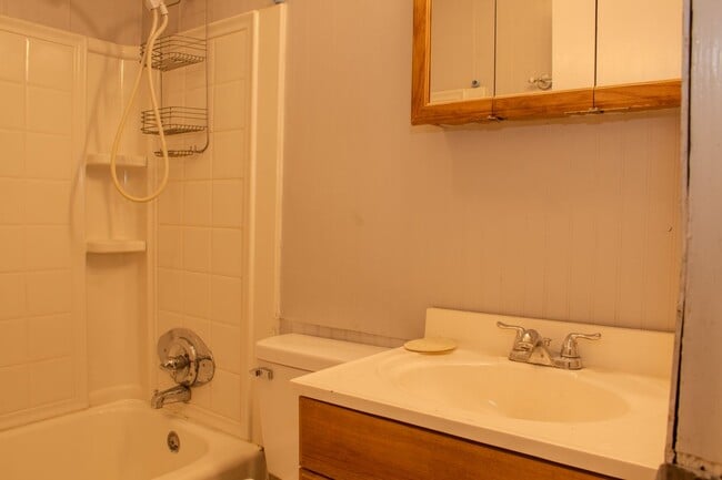 Building Photo - Two bedroom House in East Alton