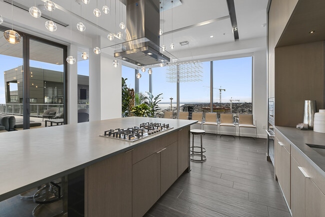 Building Photo - Nexus Condominium - 1 bedroom + den