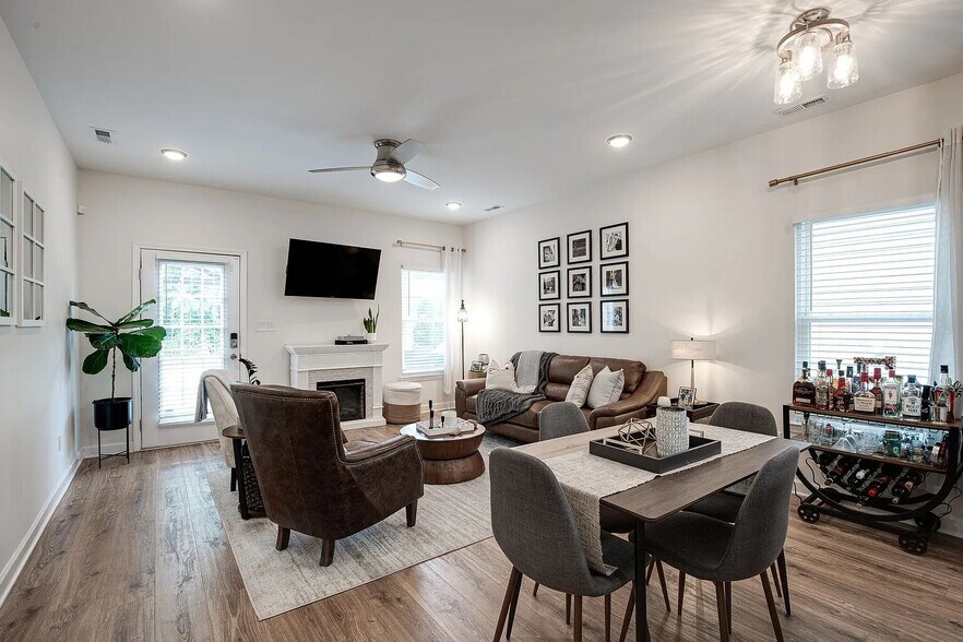 Building Photo - 2426 24th Ave N