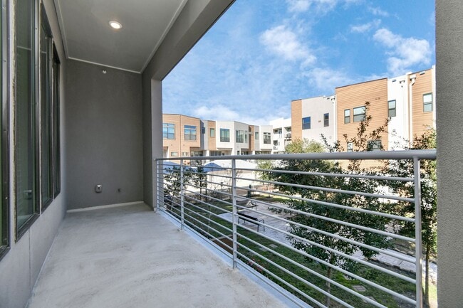Building Photo - Mid-Town rental available