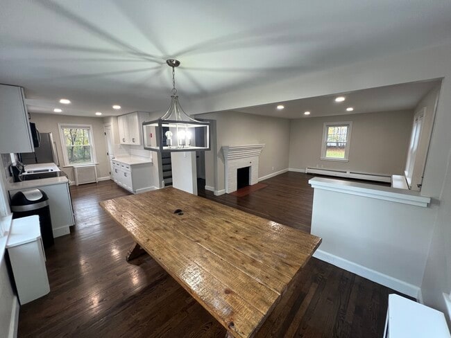 Building Photo - 296 Oak St