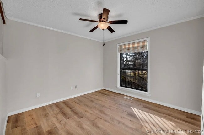 Building Photo - Gorgeous Condo in The Gated Community of The Timbers!