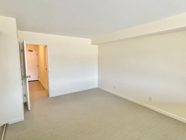Building Photo - Iconic Gramercy Towers! 2 Story 2BR/2.5BA! 1,745SqFt!  VIEWS! Pool! Fitness! Pet! Parking!  Laund...
