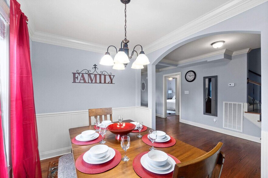 Building Photo - 206 E Street-SI ID1367378P