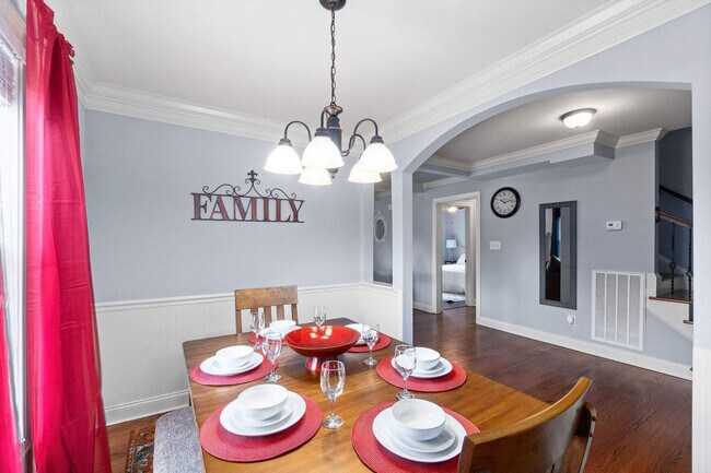 Building Photo - 206 E St