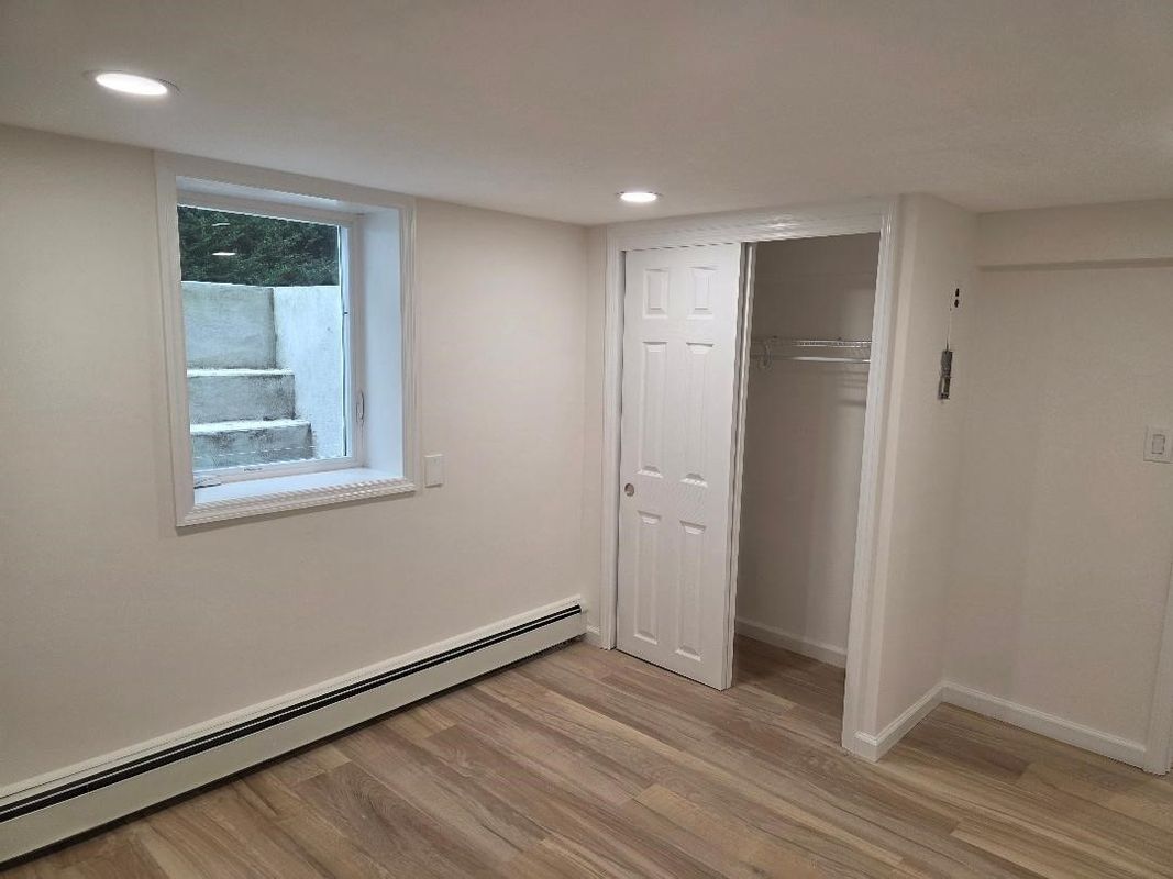 Building Photo - 9 Charles St