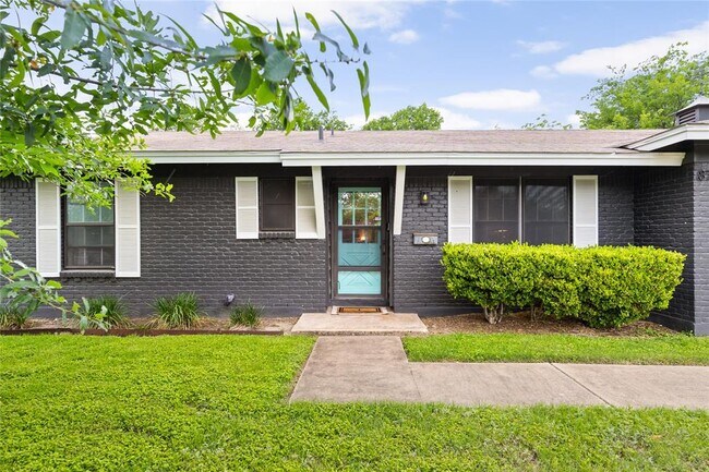Building Photo - 8704 Clarewood Dr