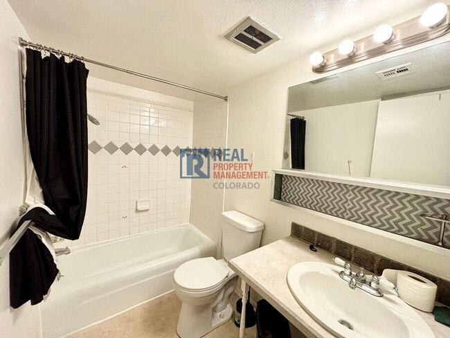 Building Photo - 3305 S Monaco St Pkwy