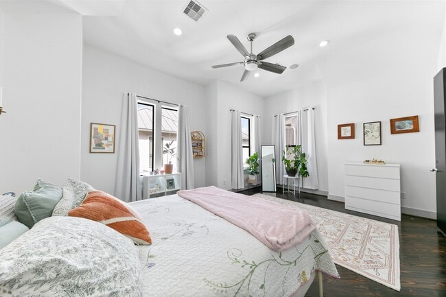 Building Photo - 1807 Dart St