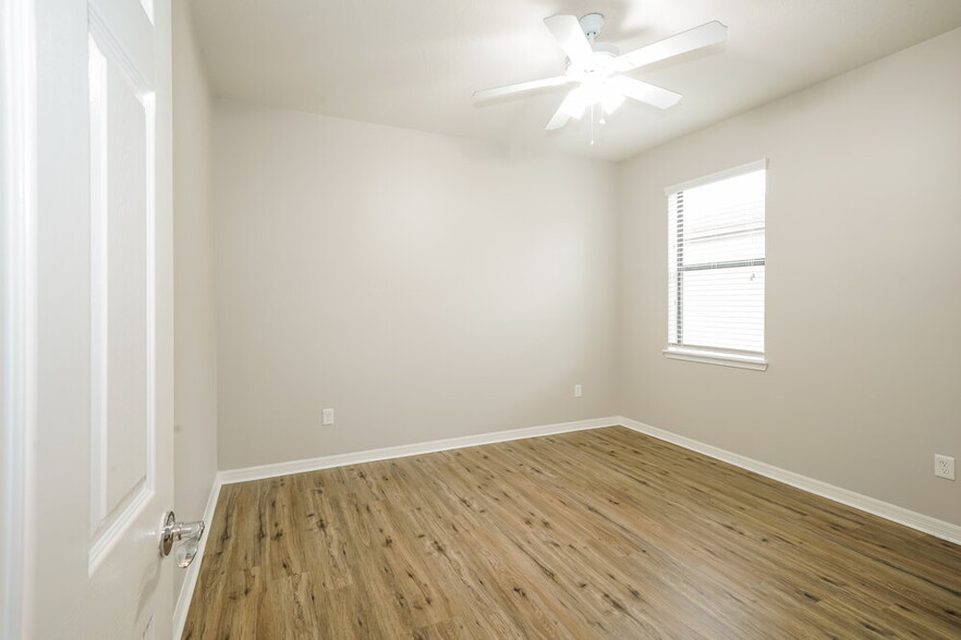 Building Photo - 2229 Landside Dr