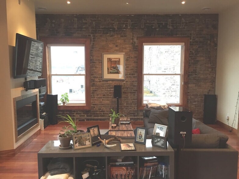 Building Photo - 418 Shelden Ave