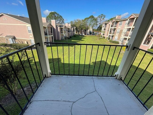 Building Photo - 2550 N Alafaya Trail