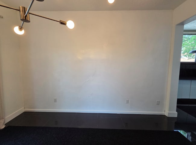 Building Photo - 3 Bedroom, 2.5 Bathroom Home! Schedule a S...