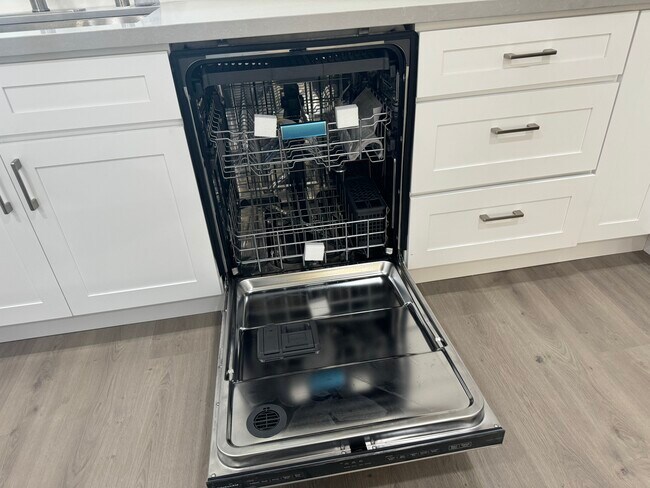 Building Photo - 3536 West Ave