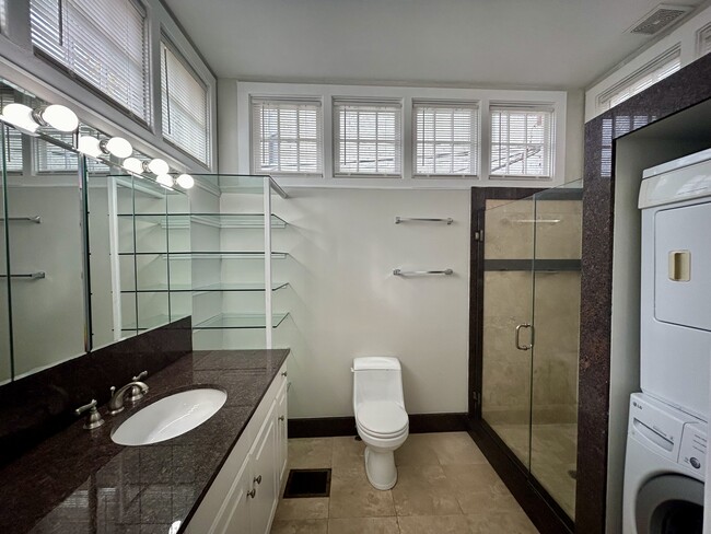 Large Bathroom - 419 S Highland Ave