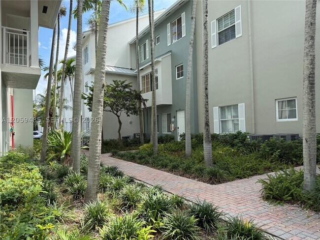 Building Photo - 1335 SW 4th Ct