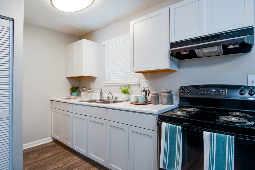 Primary Photo - z-120125-The Stratton