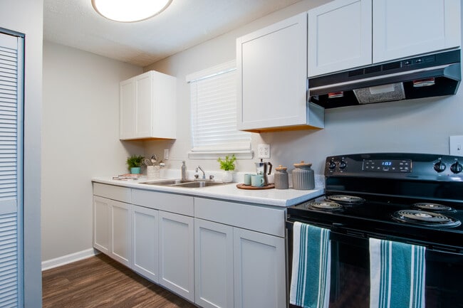 Building Photo - z-120125-The Stratton