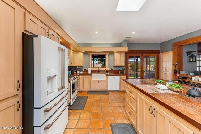 Building Photo - 1 Pinto Trail