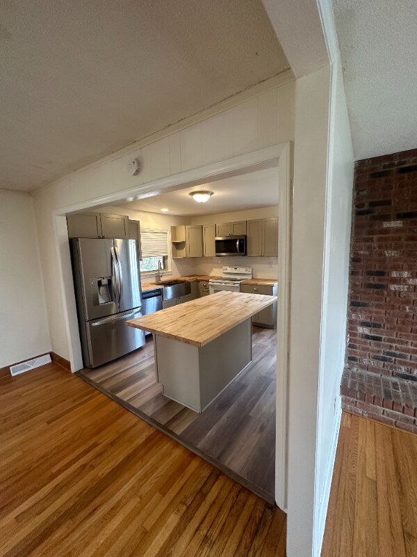 Building Photo - 6512 Springfield Dr