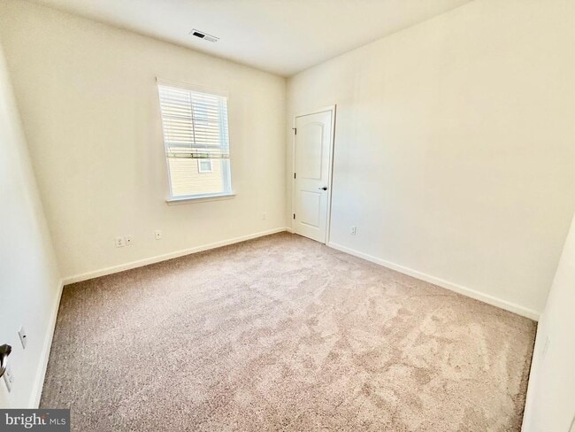 Building Photo - 20013 Newry Dr