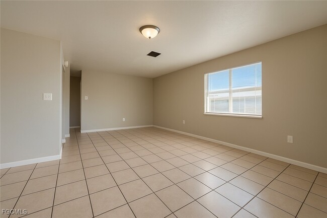 Building Photo - 2105 Canal St