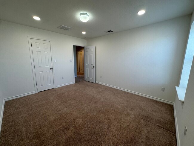 Building Photo - 16905 Lathrop Ave