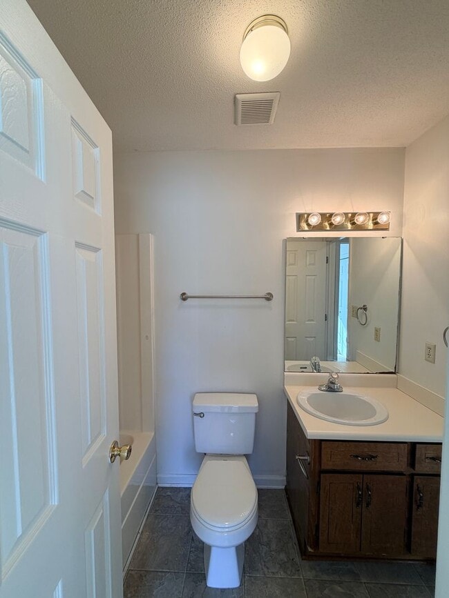 Building Photo - 2206 Pulaski Cir