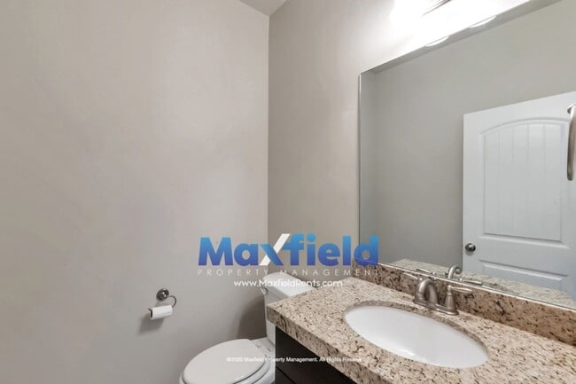 Building Photo - 3 BD + Office 2 BA 2 GA Luxury Townhouse  ...
