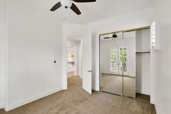 Building Photo - 5 Bedroom Pool Home Located In Summerlin G...