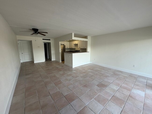 Building Photo - Marina Club G106