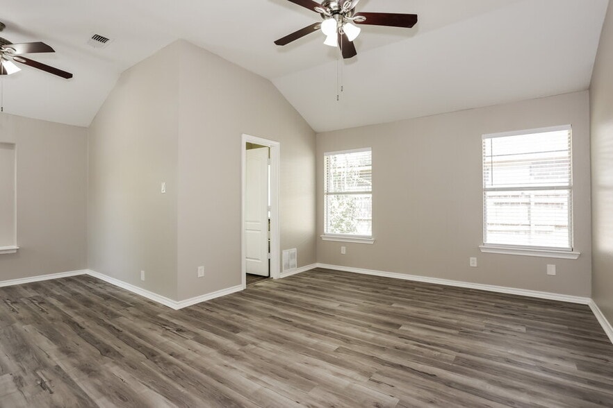 Building Photo - 6841 Black Wing Dr