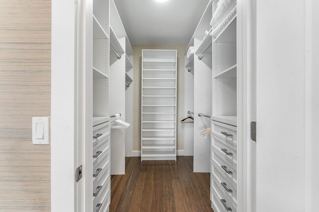 Building Photo - 811 Palm Trail