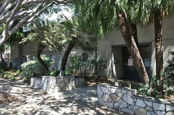 Primary Photo - 112 S Ave 66 Ave