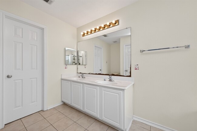 Building Photo - 6127 Morningshire Ln