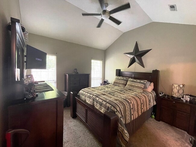 Building Photo - One Level two bedroom, two bath townhouse ...