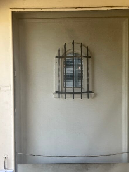 Building Photo - 1739 La Senda Pl