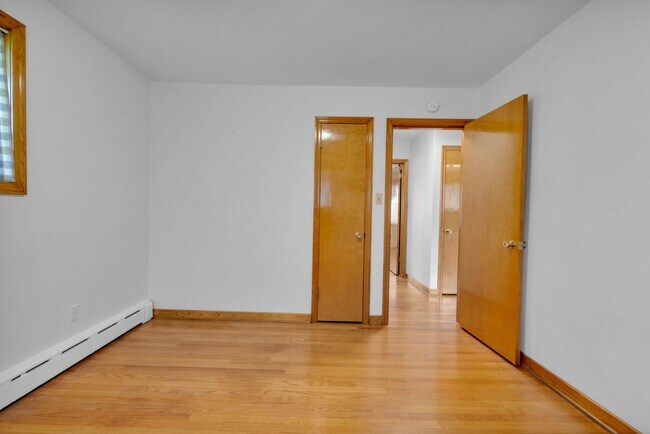 Building Photo - Charming 3-Bedroom Home in the Heart of Ca...
