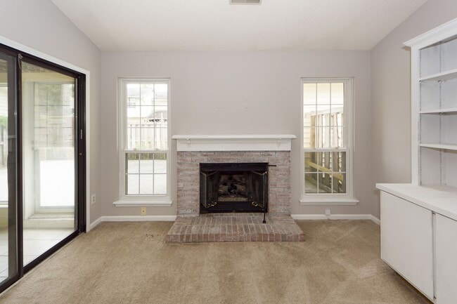 Building Photo - 2 Bedroom 2 Bath Townhouse in Crowfield Pl...