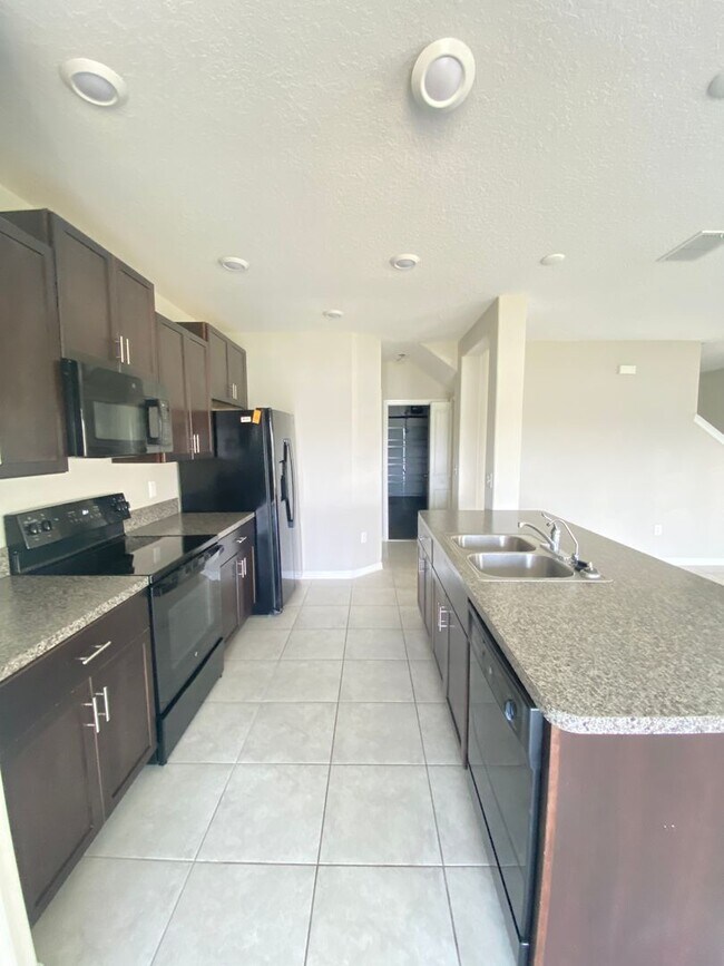 Building Photo - 7012 Samuel Ivy Dr