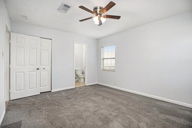 Building Photo - 6709 Fairway Dr