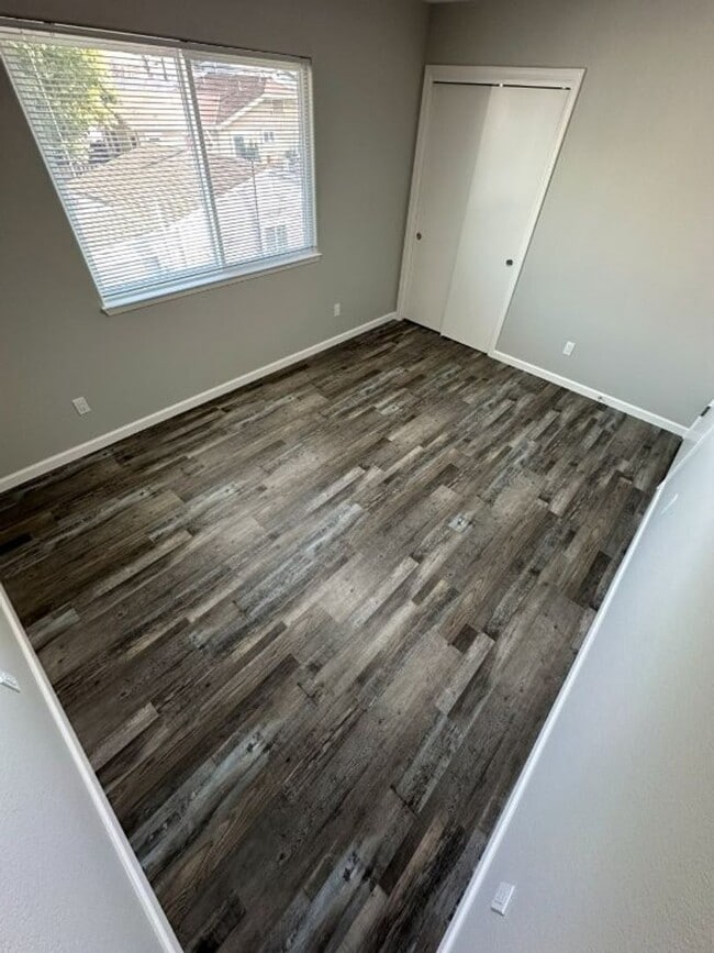 Building Photo - Sunset 732/DUPLEX