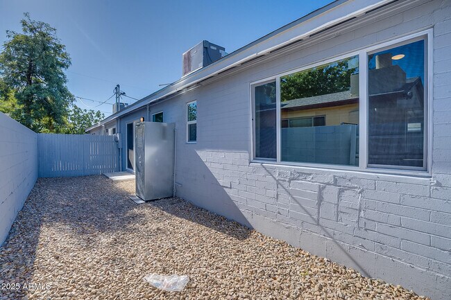 Building Photo - 211 S Doran
