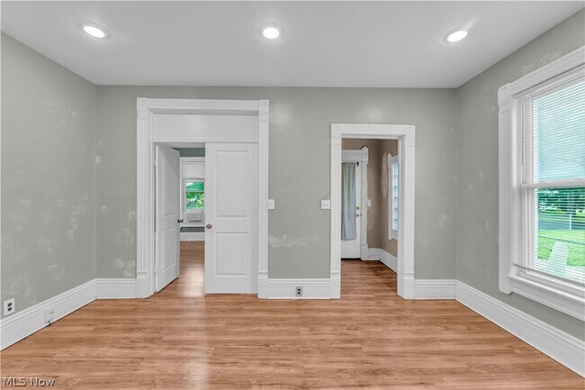 Building Photo - 3900 W 33rd St