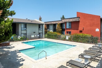 Building Photo - Roscoe Canoga LP