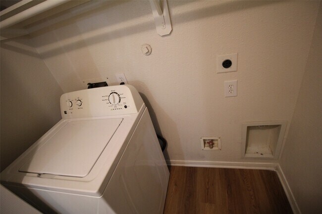 Building Photo - 21123 Sprouse Cir