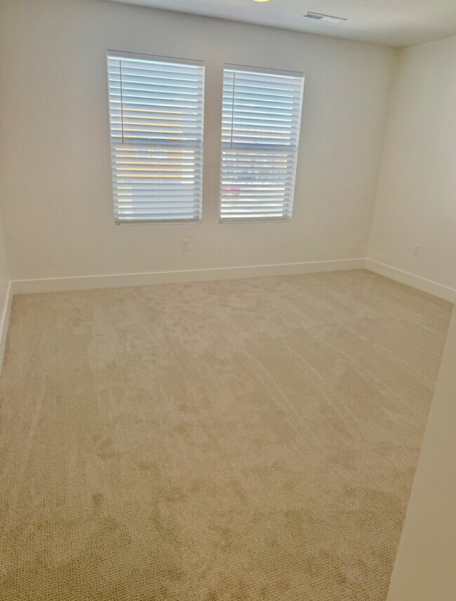 Building Photo - 5718 S Weehawken Ln