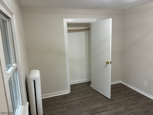 Building Photo - 36 Cross St