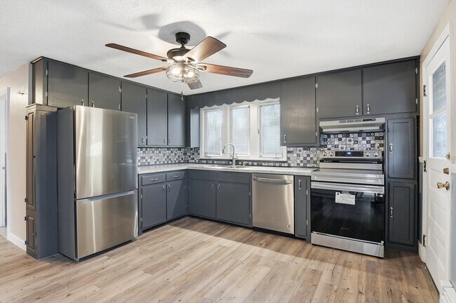 Building Photo - 16 Liberty Dr